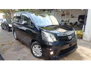 VENDO TOYOTA NEW NOAH RECIEN IMPORT SIN USO EN PY AÑO 2011 MOTOR 2.0 NAFTERO