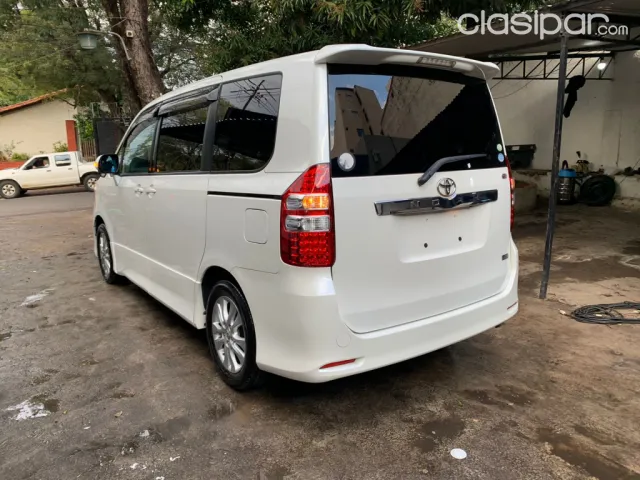 Toyota Noah 2010 — foto 6