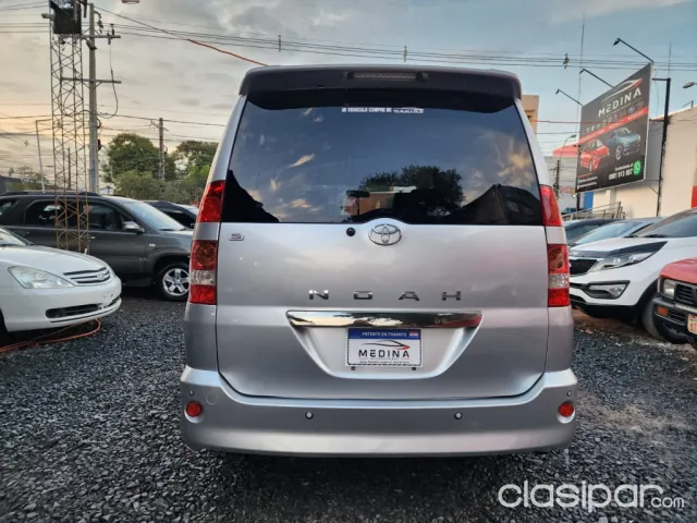 Toyota Noah 2003 — foto 4