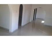 Vendo hermosa casa en Villa Elisa, sobre asfalto, en esquina