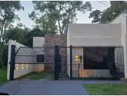 Vendo casa amoblada en el barrio Mbo´i Ka´e de Encarnación: 2 habitaciones y 1 baño.
