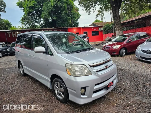 Toyota Noah 2005 — foto 2