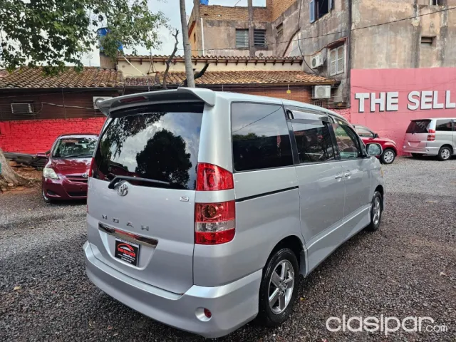 Toyota Noah 2005 — foto 4