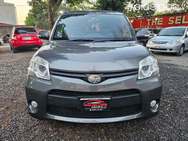 Toyota Sienta 2012 - foto 2