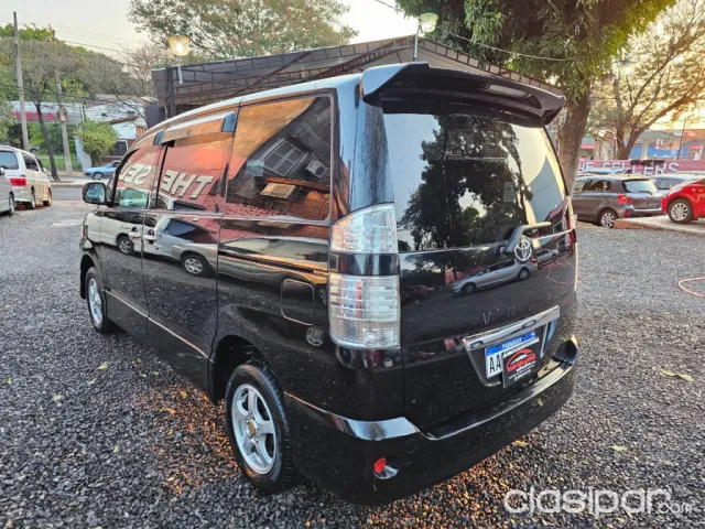 Toyota Voxy 2005 — foto 5