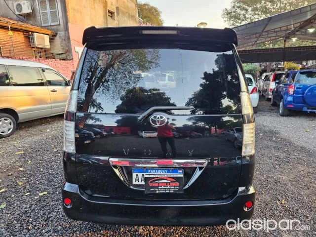 Toyota Voxy 2005 — foto 6