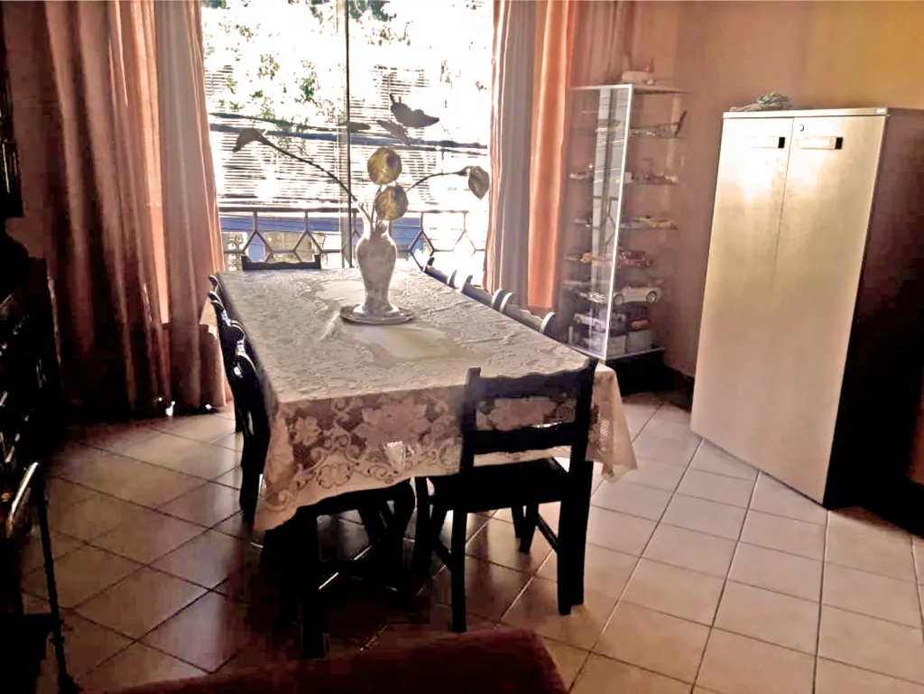 VENDO AMPLIA CASA CENTRO ASUNCION CON SALONES — foto 2