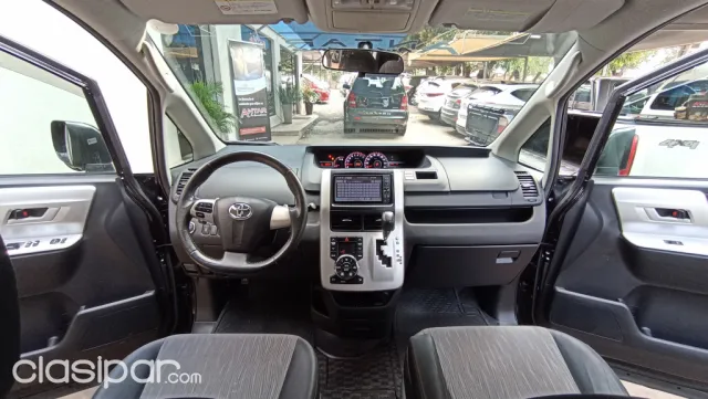 Toyota Noah 2011 — foto 6