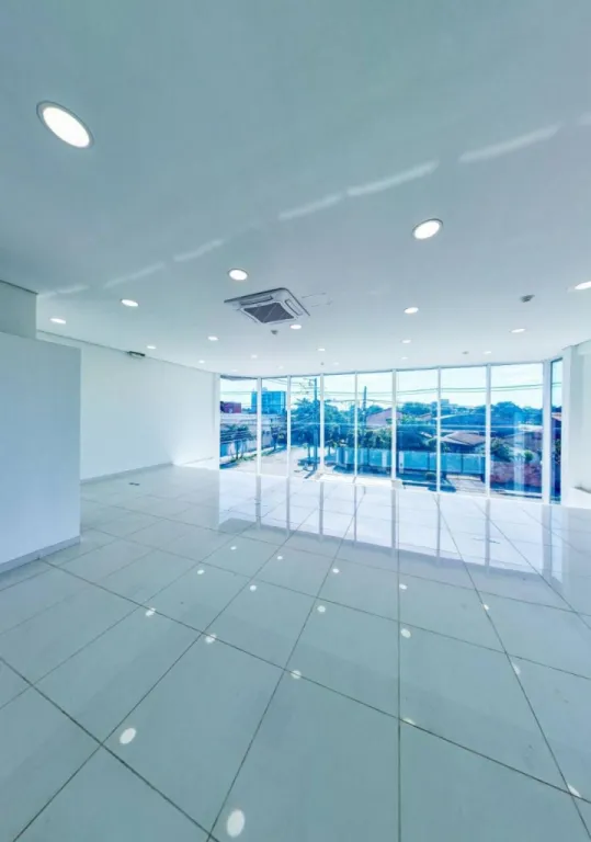 VENDO IMPORTANTE DEPOSITO CON SHOWROOM ZONA SHOPPING MULTIPLAZA‼️ C-1124 — foto 3