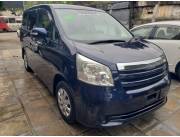 VENDO TOYOTA NEW NOAH RECIÉN IMPORT AZUL AÑO 2007 MOTOR 2.0 NAFTERO