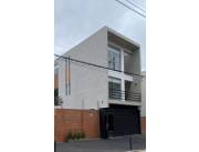 En Venta Hermosa Casa a Estrenar Tipo Triplex con 3 Habitaciones en Barrio Jara V146