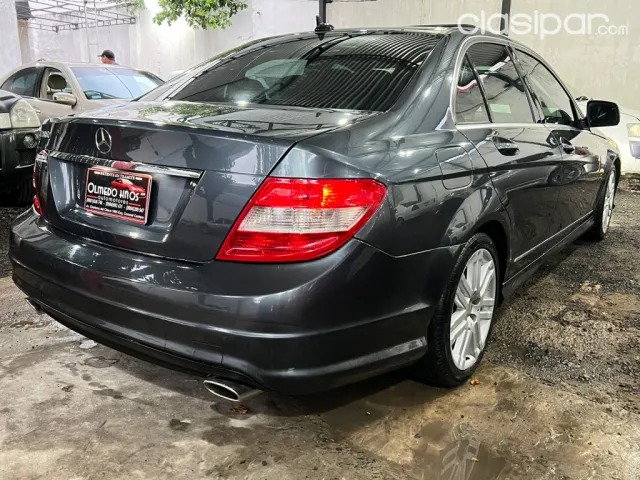 Mercedes-Benz C300 2009 — foto 6