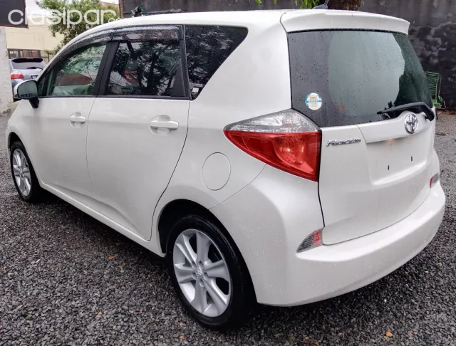 Toyota New Ractis 2011 — foto 6