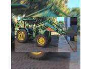 John Deere tractor se vende con o sin Pla Cargadora. De 110 hp. 4x4. Año. : 2.011. 7170 hs
