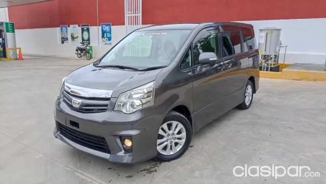 Toyota Noah 2011 — foto 2