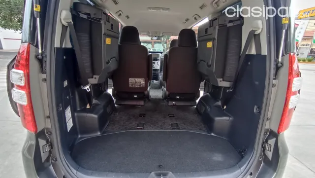 Toyota Noah 2011 — foto 3