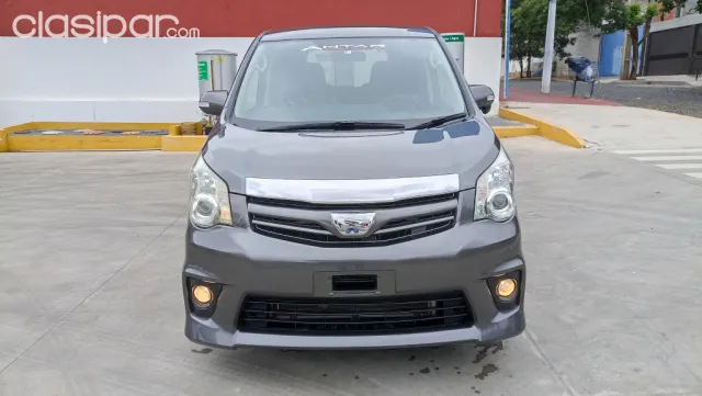 Toyota Noah 2011 — foto 6