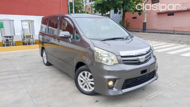 Toyota Noah 2011 — foto 8