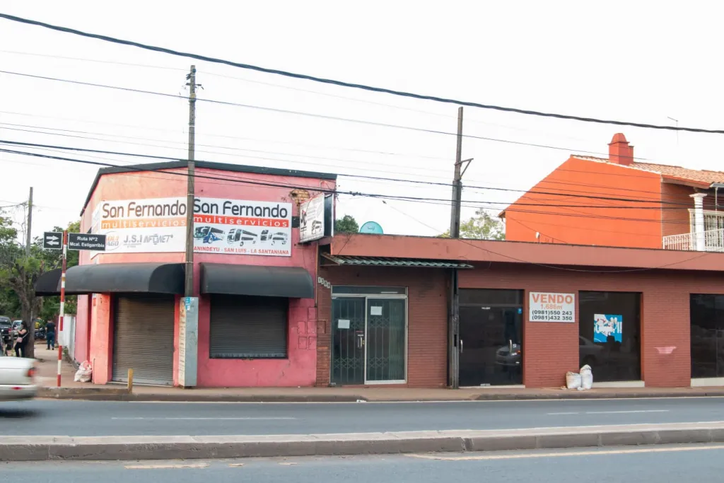 Itauguá Centro en esquina - 1686 m2 sobre Ruta 2 en inmejorable ubicación de calle a calle — foto 3