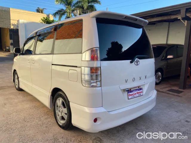 Toyota Voxy 2003 — foto 6
