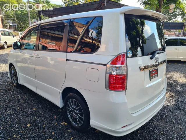 Toyota Noah 2008 — foto 4