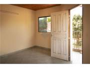 Casa en esquina con salón comercial y departamentos independientes en Luque