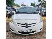 Toyota belta 2006 real color blanco