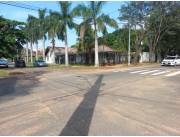 Vendo propiedad de 1028 m2 en esquina y en pleno Ykua sati!!! C157.