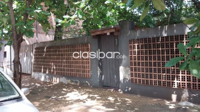 Casas - VENDO CASA EN ESQUINA - BARRIO MBURICAO - US$ 162.000