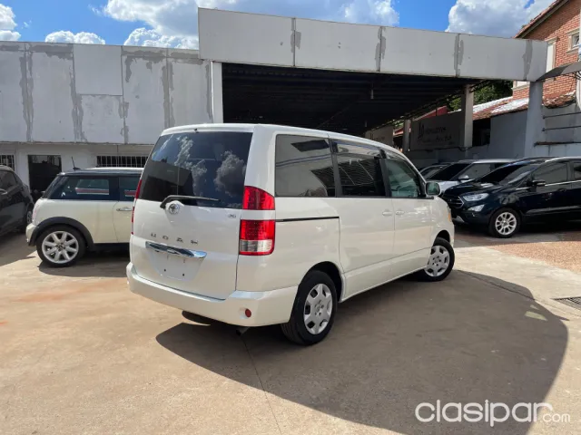 Toyota Noah 2004 — foto 4
