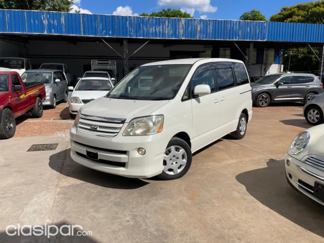 Toyota Noah 2004 — foto 2