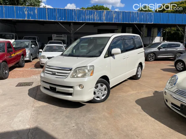 Toyota Noah 2004 - foto 2
