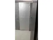 PUERTAS EN CARPINTERIA DE ALUMINIO