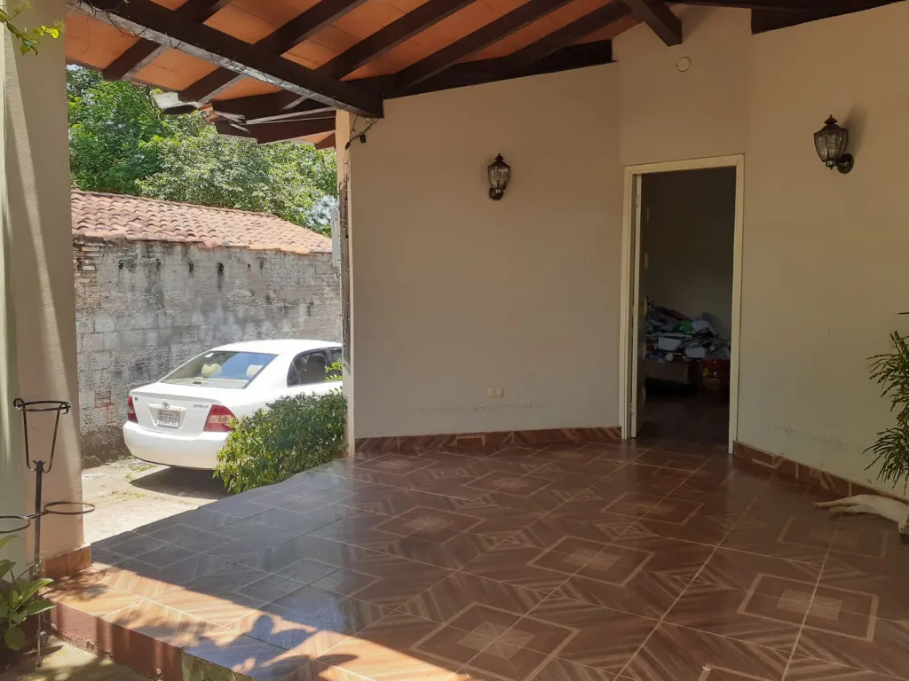 Vendo hermosa casa en Mariano Roque Alonzo, a 2 cuadras de Ruta Transchaco — foto 2