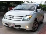 VENDO TOYOTA IST AÑO 2004 MOTOR 1.5 4X2 AIRE FULL INTERIOR NEGRO RADIO PANTALLA LLANTAS DE