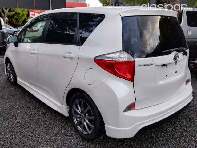 Toyota New Ractis 2011 — foto 4