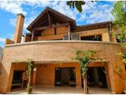HERMOSA RESIDENCIA EN BARRIO LAS LOMAS
