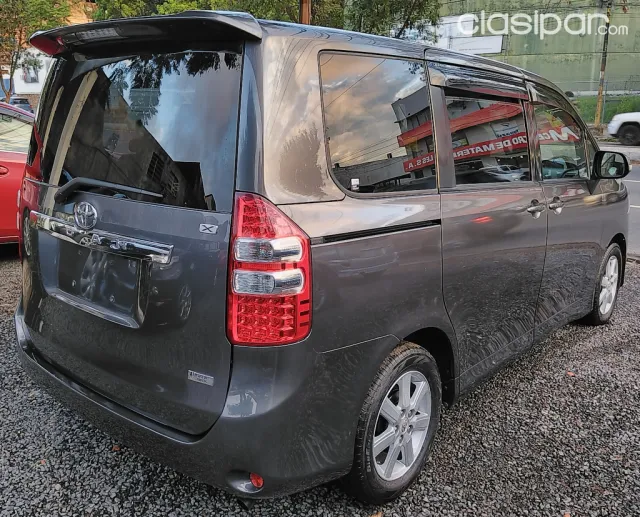 Toyota Noah 2010 — foto 5