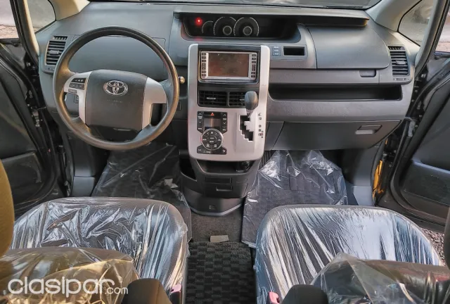 Toyota Noah 2010 — foto 7