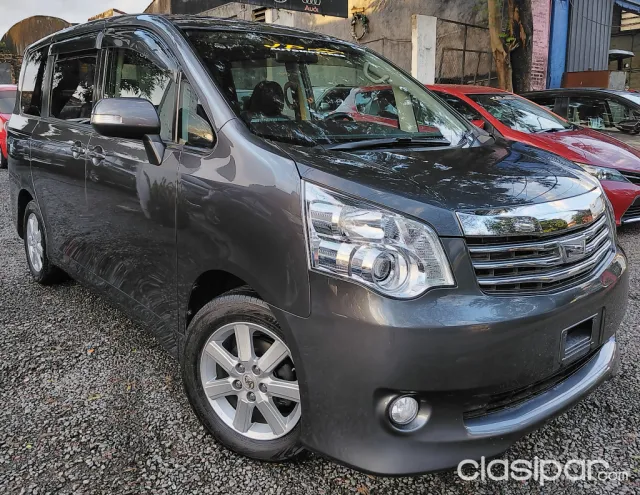 Toyota Noah 2010 - foto 8