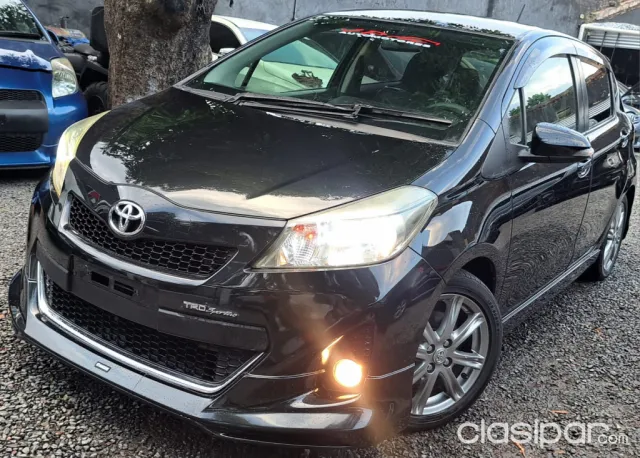 Toyota Vitz 2012 — foto 2