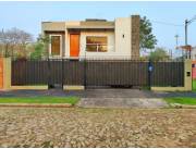 Hermosa casa con terraza en Barrio Kennedy