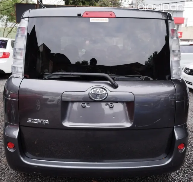 Toyota Sienta 2011 — foto 4