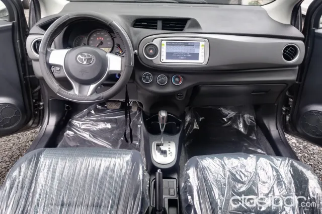 Toyota Vitz 2011 — foto 7