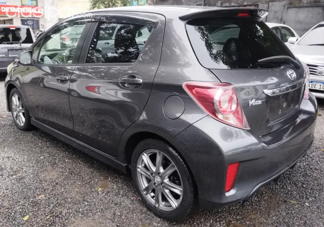 Toyota Vitz 2011 — foto 8