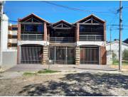 VENDO AMPLIA RESIDENCIA C/ PISCINA EN BARRIO SAN VICENTE‼️