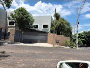 Vendo Duplex en barrio Obrero s/ Avd Chan Kai Shek esq. Juan E. Oleary - US$ 170.000