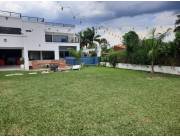 EN VENTA HERMOSA CASA EN BARRIO CERRADO COSTA LAGO EN YPACARAI