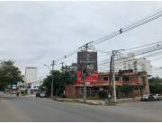 VENDO CASA SOBRE AVIADORES DEL CHACO EN ESQUINA