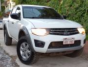 VENDO HERMOSO MITSUBISHI TRITON 2015 MOTOR 4M41 DIESEL MEC 4X4 AIRE FULL LLANTAS DEPORTIVA